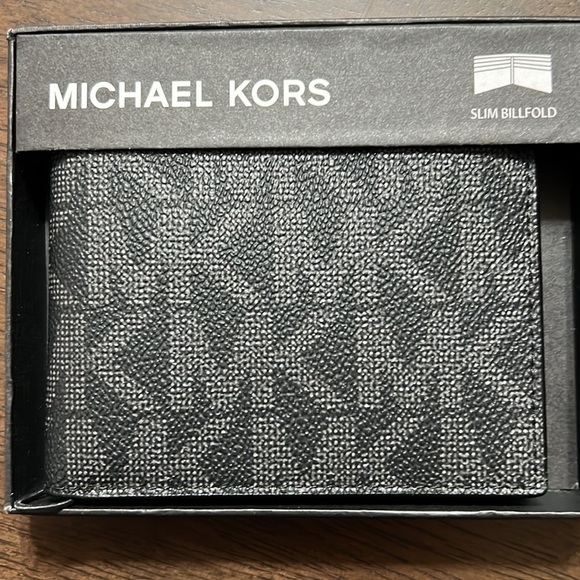 Michael Kors Men’s Slim Wallet - Picture 7 of 8